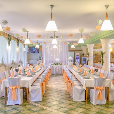 Lipa Hotel Es Etterem 센트고타드 외부 사진