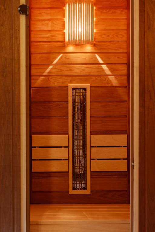 Lipa Hotel Es Etterem 센트고타드 외부 사진