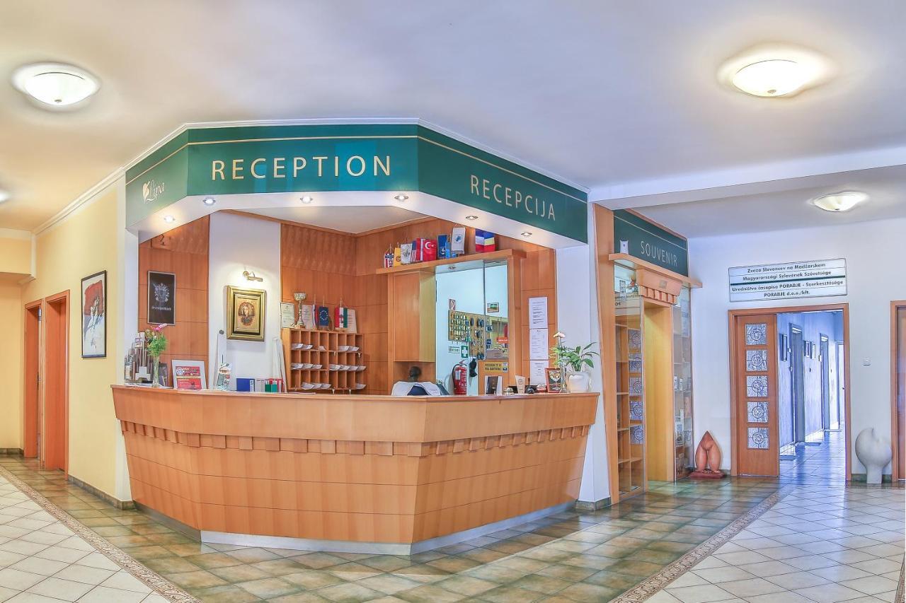 Lipa Hotel Es Etterem 센트고타드 외부 사진